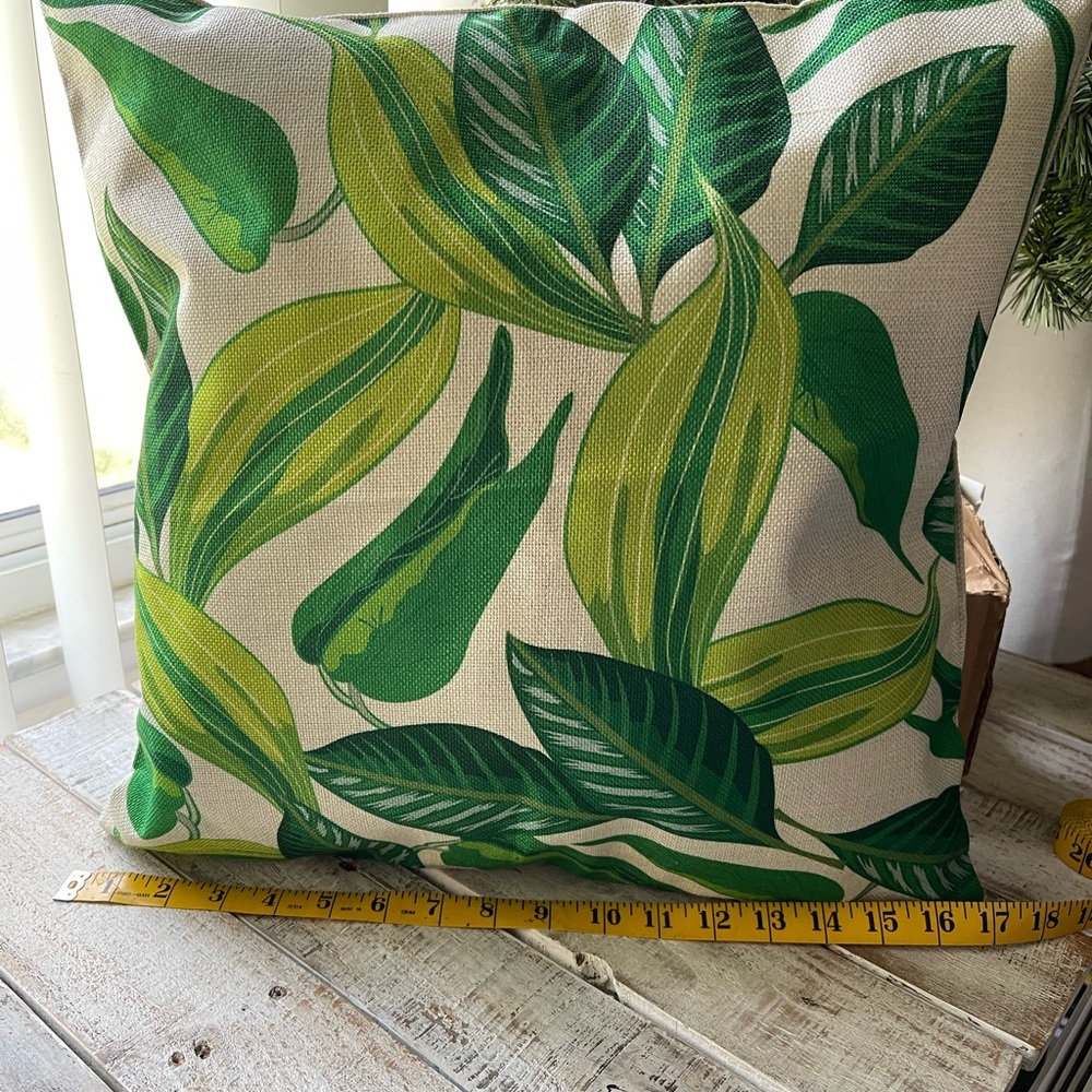 Decorative Throw Pillow Cover 17 x 17 Large Leaf Print NWOT